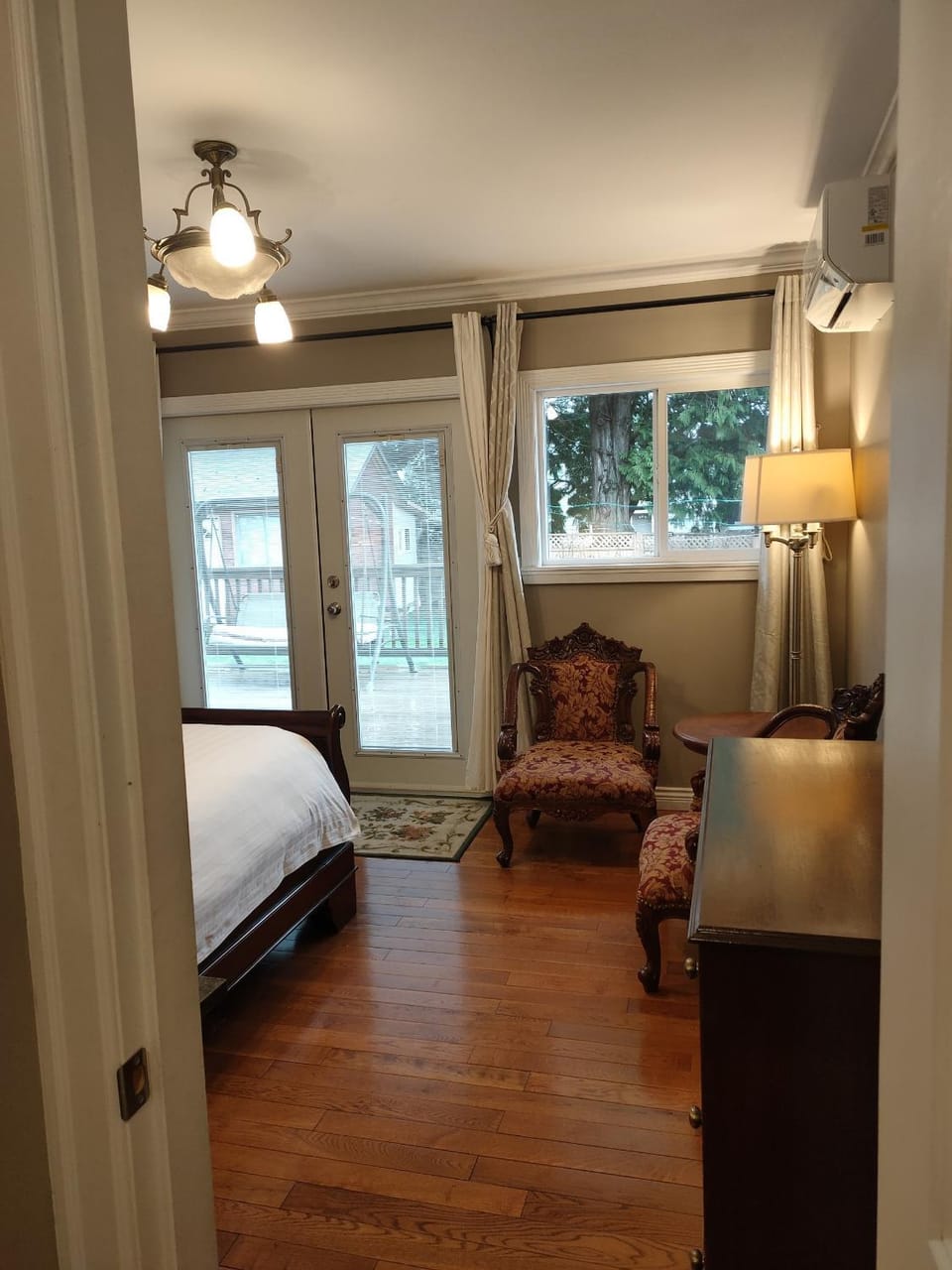 Semi Centre House Bed and Breakfast in Surrey
