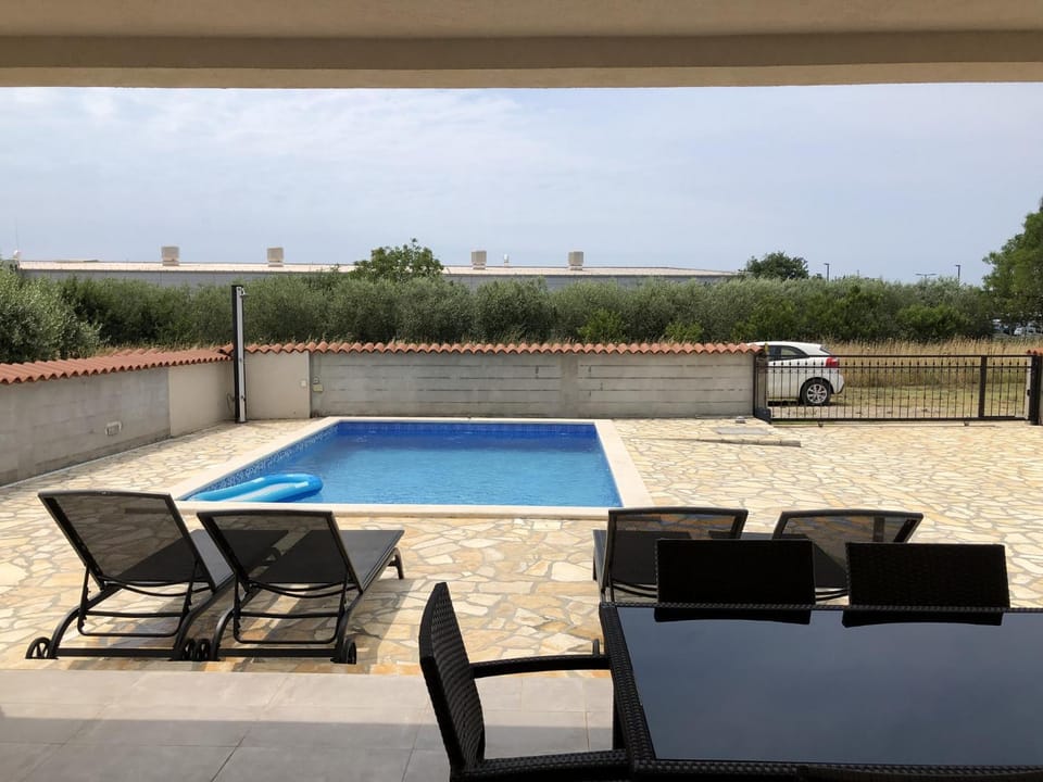 Property building, Balcony/Terrace, Swimming pool