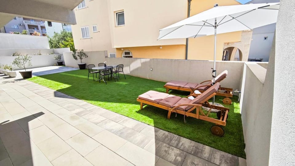 Spring, Day, Garden, Balcony/Terrace, Garden view, sunbed