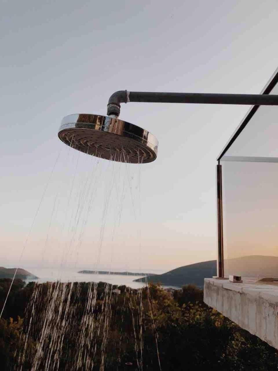 Shower, Natural landscape