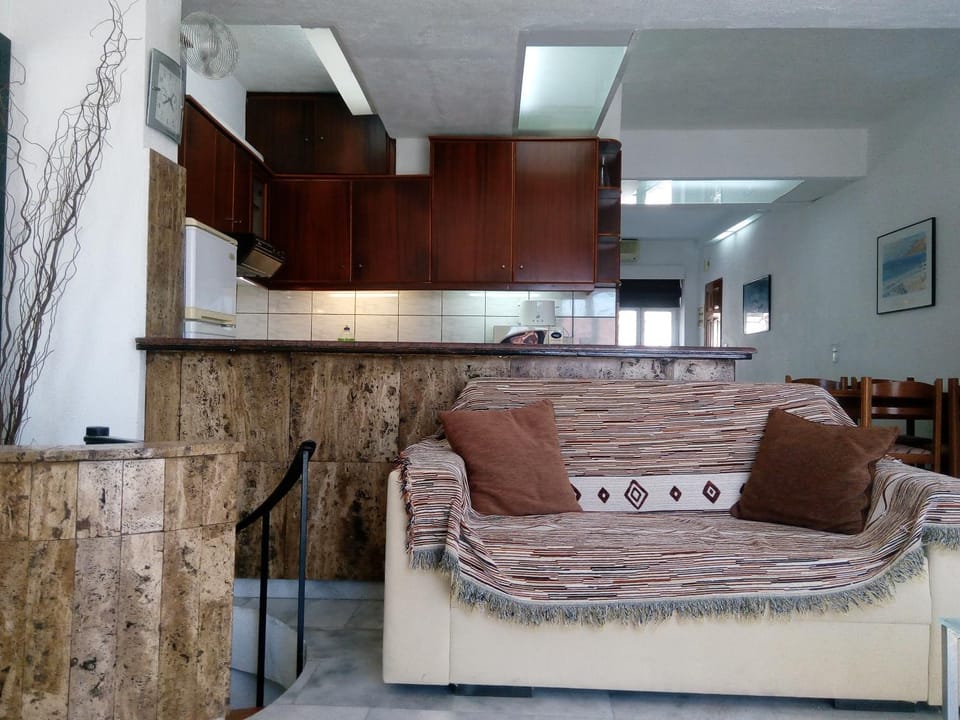 Kitchen or kitchenette, Living room