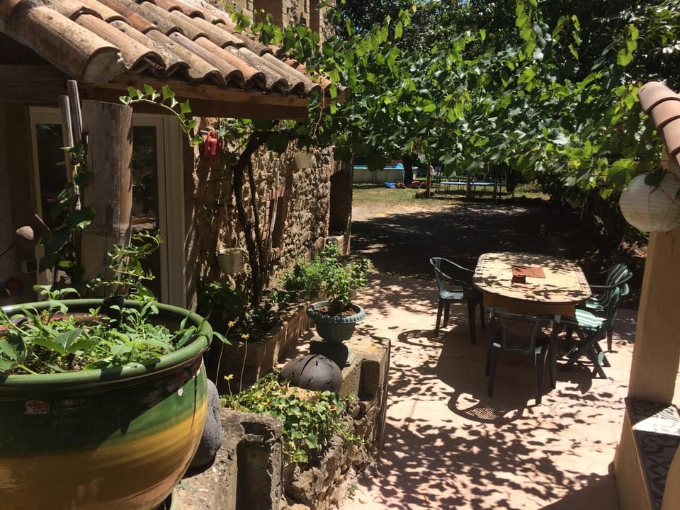 Dining area, Communal kitchen