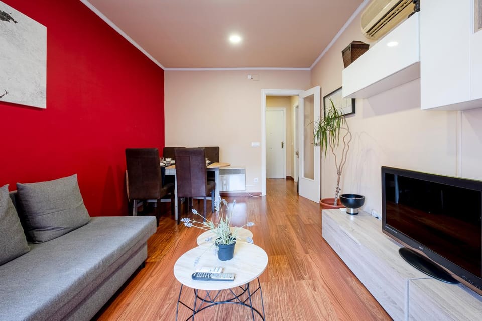 TV and multimedia, Living room, Seating area, Dining area
