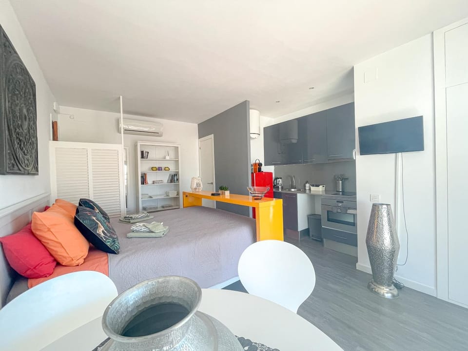 Kitchen or kitchenette, Living room, Dining area