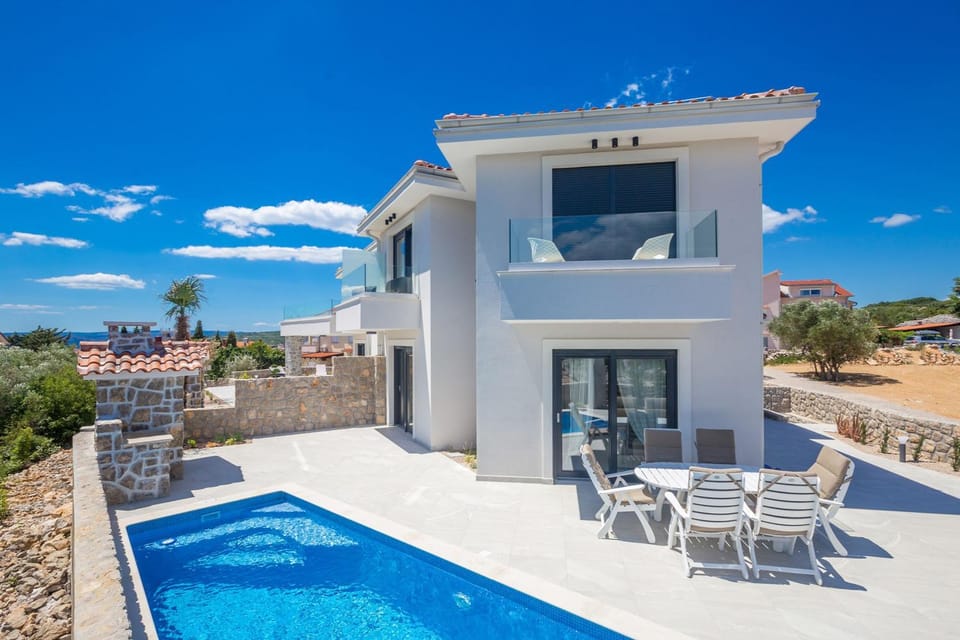 Property building, Pool view, Swimming pool