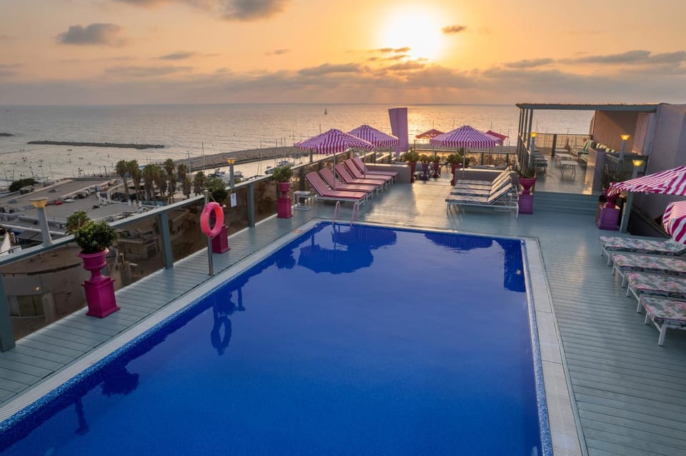 Swimming pool, Sunrise