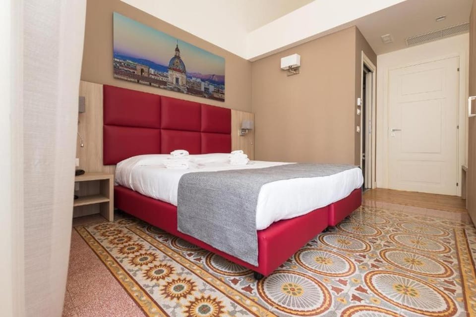 Bed, Photo of the whole room, Bedroom, air conditioner