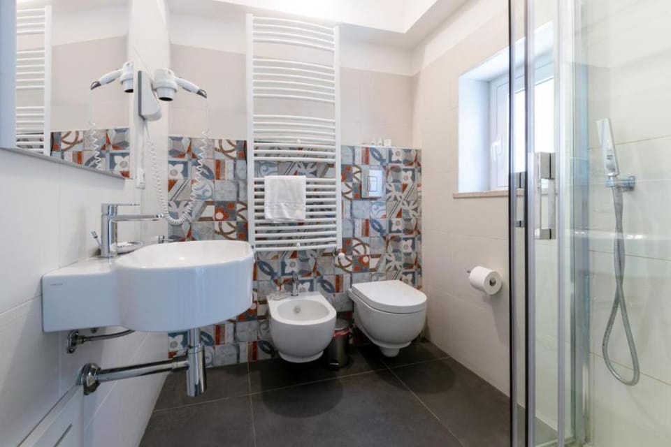 Shower, Bathroom, towels