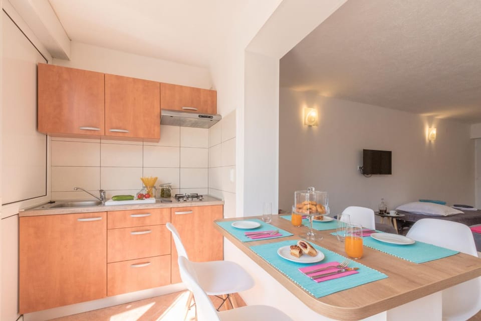 Kitchen or kitchenette, Food