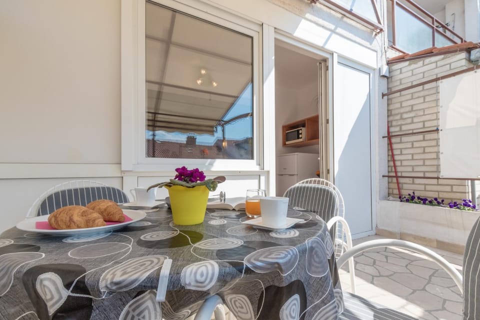 Patio, Seating area, Dining area