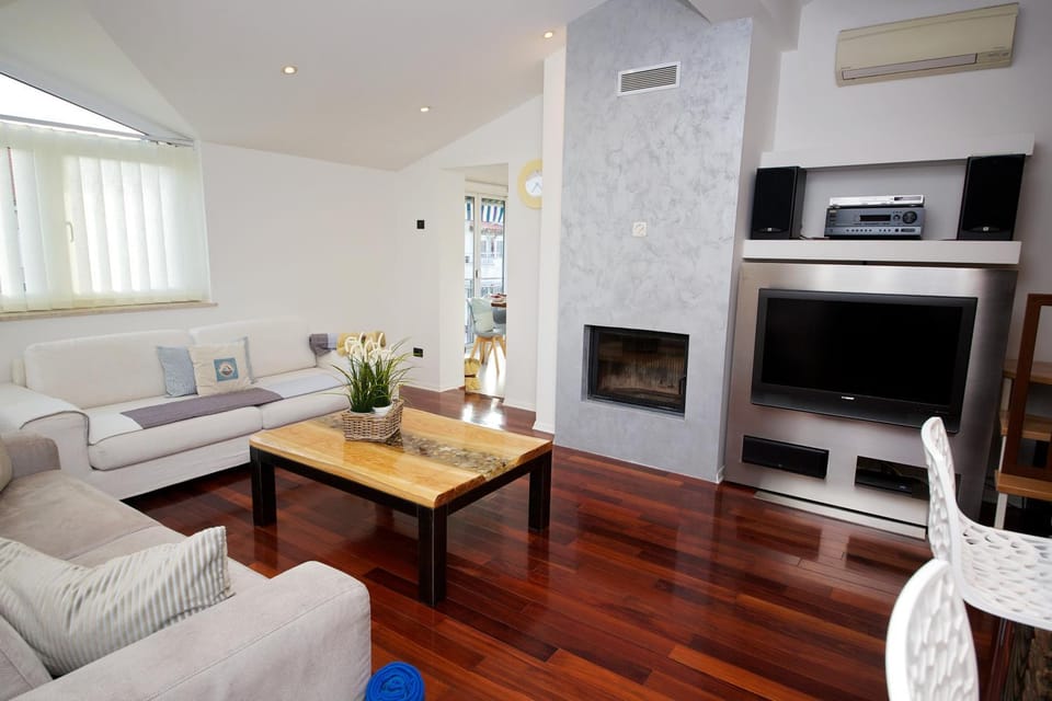 TV and multimedia, Living room, air conditioner