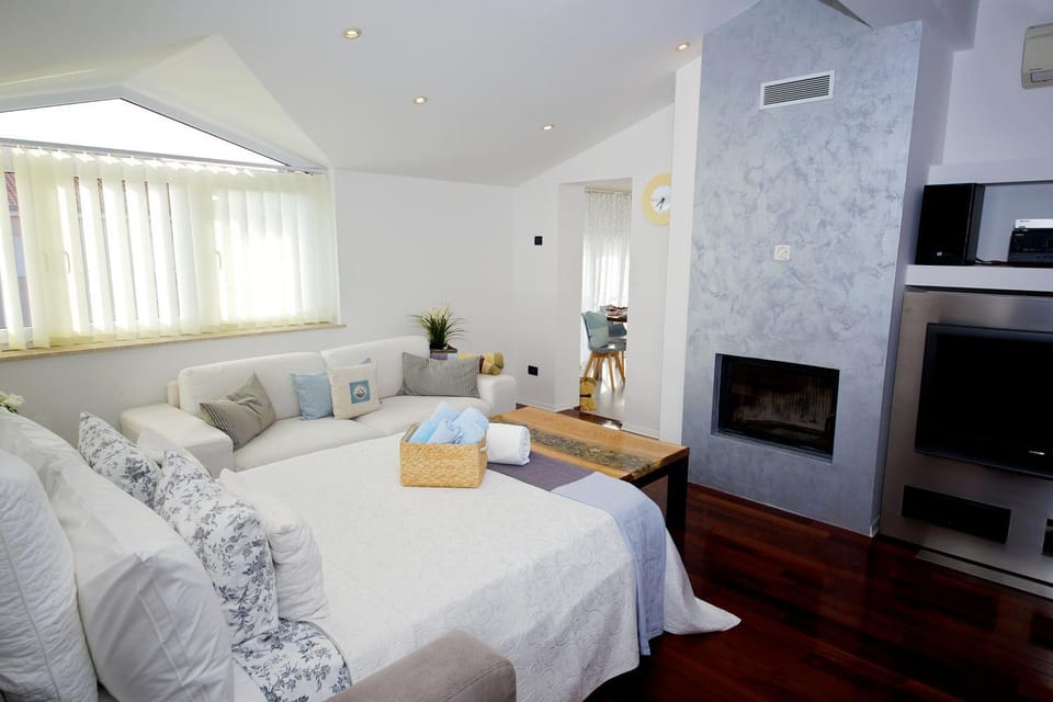 TV and multimedia, Living room, Bedroom, air conditioner