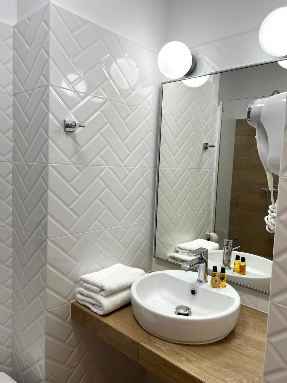 Shower, Bathroom, towels