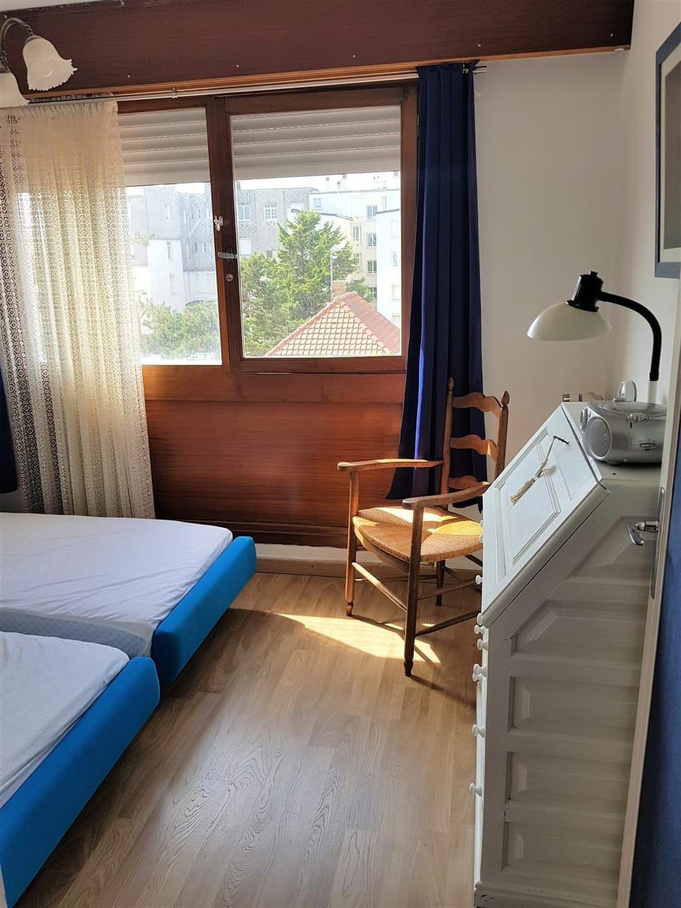 Photo of the whole room, Bedroom