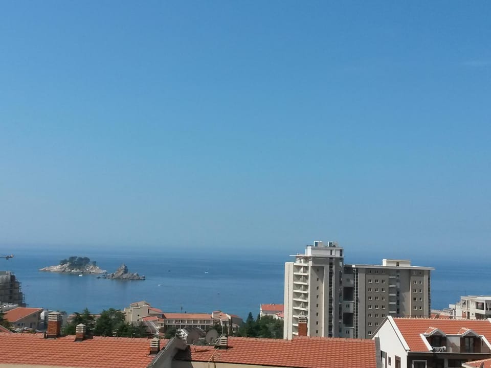 City view, Sea view
