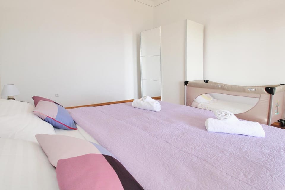 Bed, Bedroom, cot