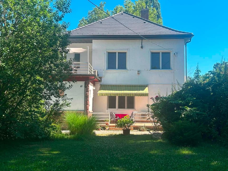 Honvéd apartmanház Apartment in Hungary