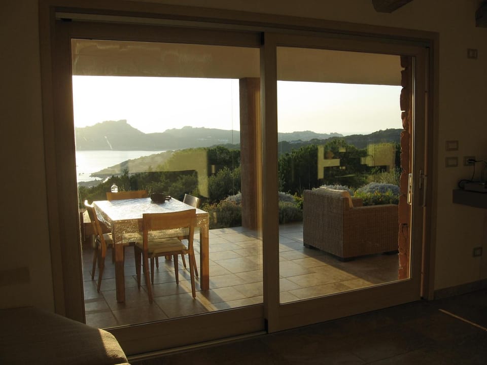 Garden, Living room, Dining area