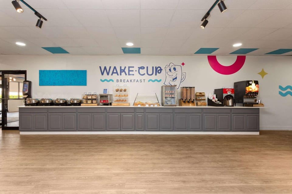 Restaurant/places to eat, Buffet breakfast
