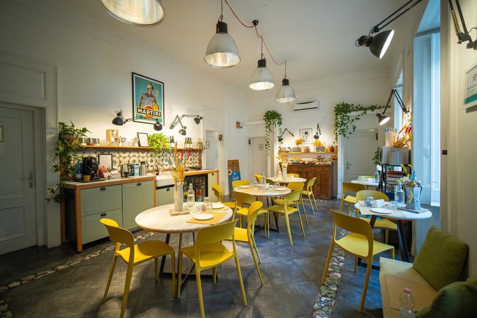 Restaurant/places to eat, Kitchen or kitchenette, Breakfast