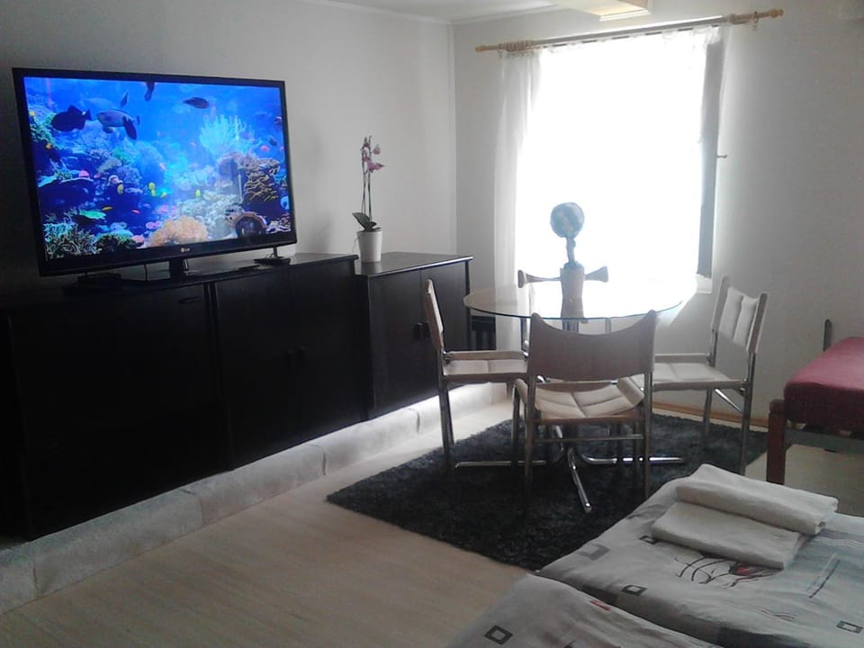 TV and multimedia, Living room, Seating area, Dining area, Bedroom