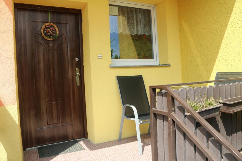 Facade/entrance, Balcony/Terrace