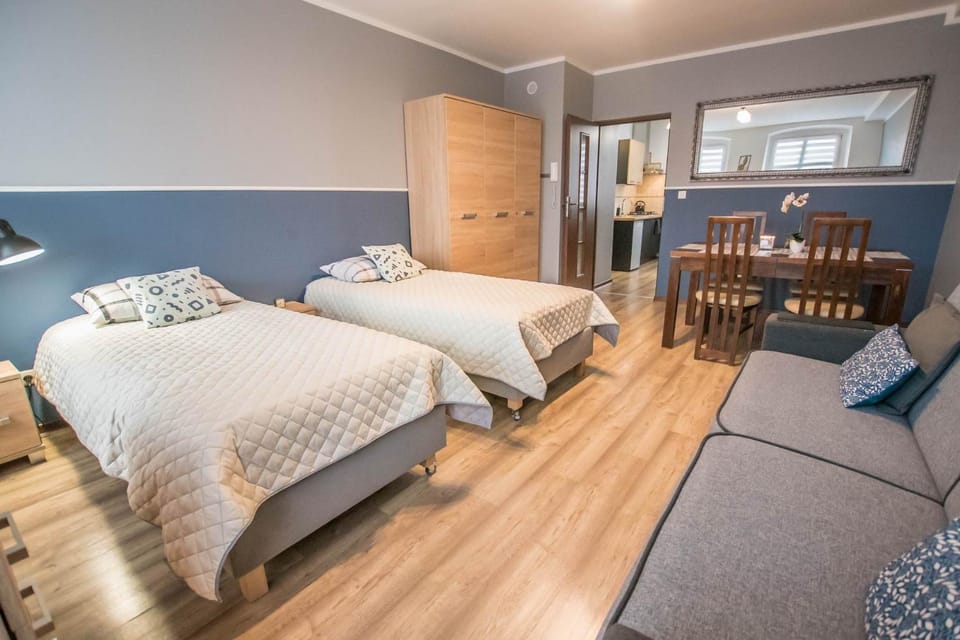 Bed, Living room, Photo of the whole room, Seating area, Bedroom