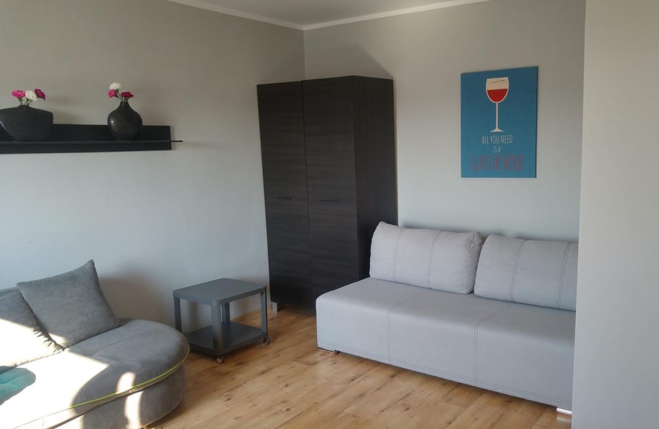 Bed, Living room, Seating area, Dining area, Bedroom