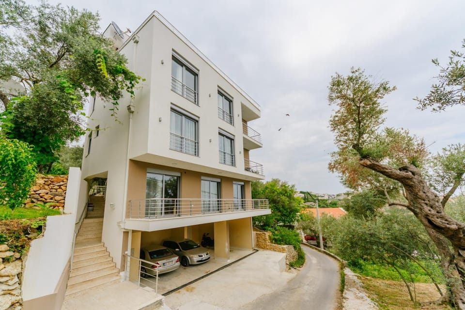 Teuta Apartments Bed and Breakfast in Ulcinj