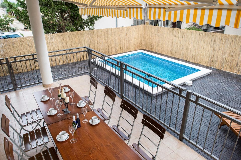 Balcony/Terrace, Pool view, Swimming pool