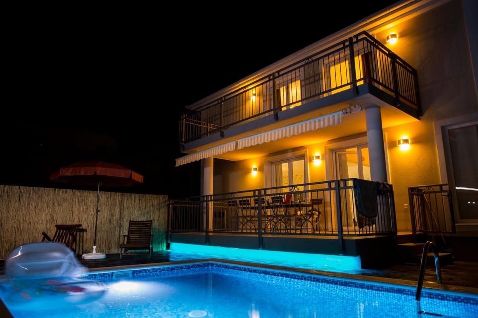 Balcony/Terrace, Swimming pool