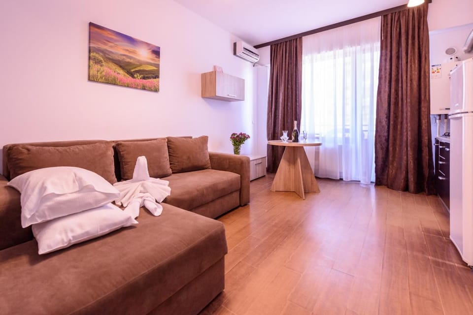 Theo Summerland Seaview Apartment in Constanta