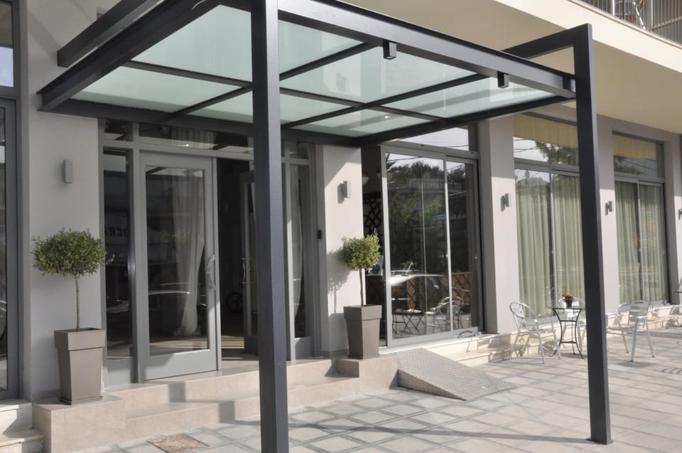 Facade/entrance