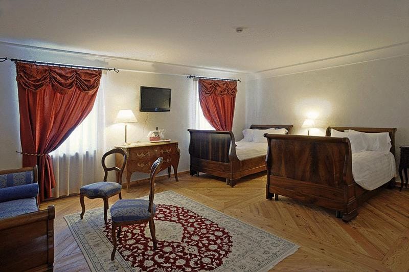 Decorative detail, Seating area