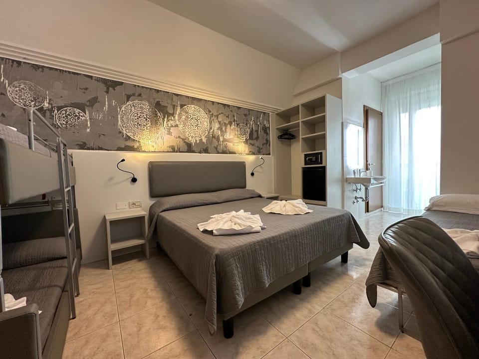 Bed, Photo of the whole room, towels