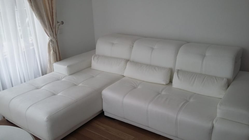 Bed, Living room