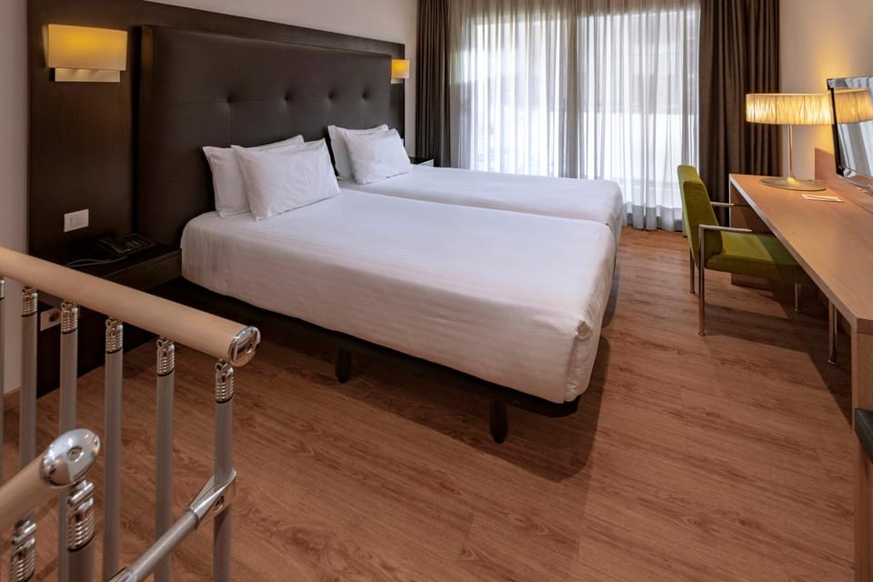 Bed, Balcony/Terrace, Photo of the whole room, Bedroom