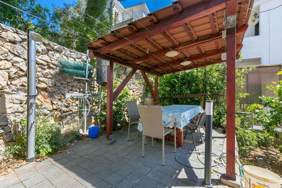 Location, children, Family