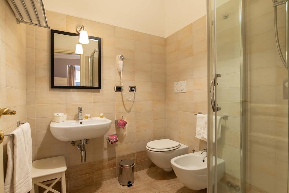 Shower, Toilet, Bathroom, bidet, towels