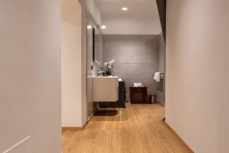 Bathroom, towels