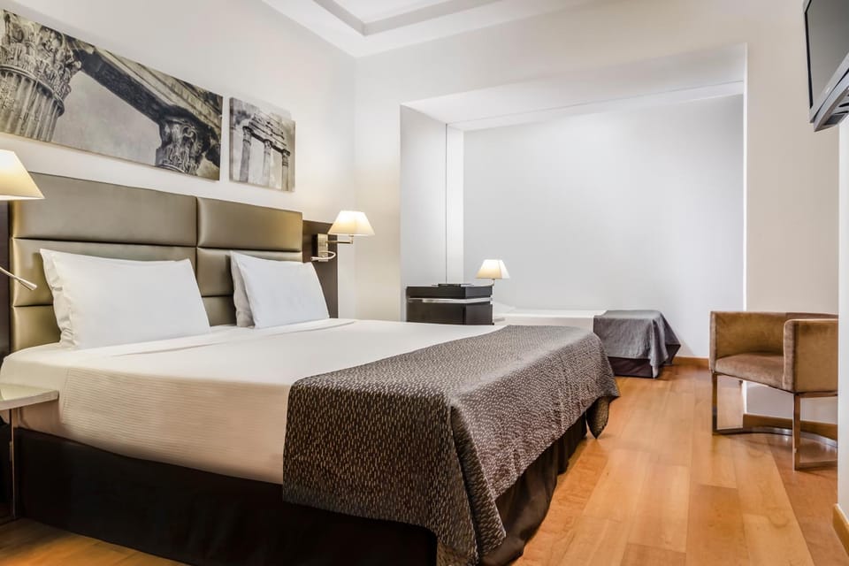 Bed, Photo of the whole room, Decorative detail, Bedroom