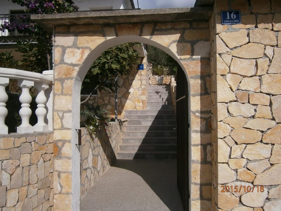 Location, children, Family