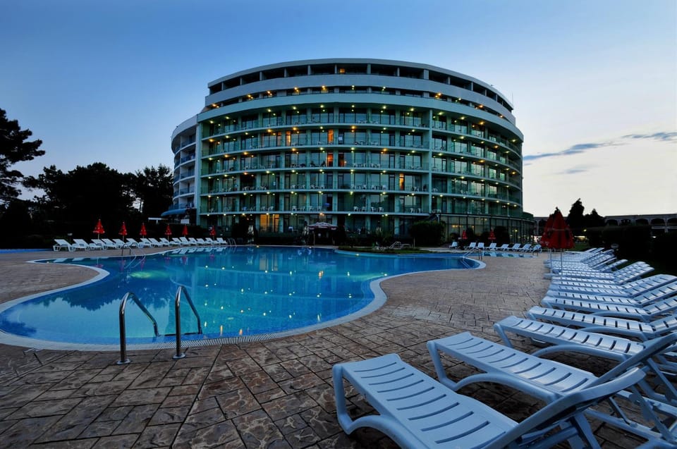 Property building, Facade/entrance, Swimming pool
