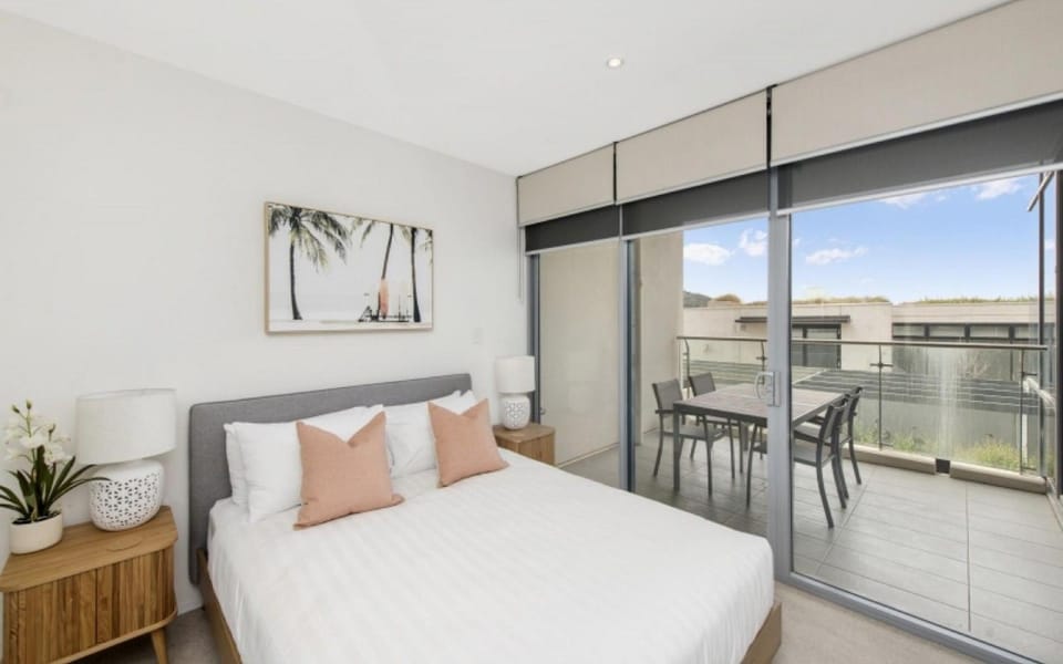 Lakefront 116 Kingston ACT Apartment in Canberra