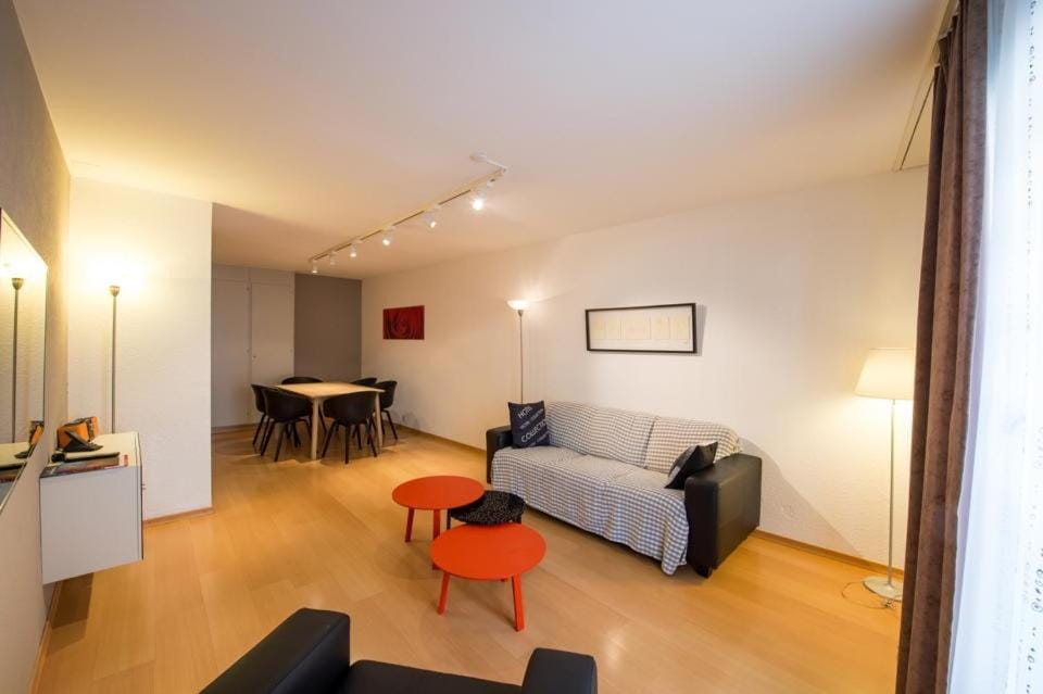 TV and multimedia, Kitchen or kitchenette, Living room, Photo of the whole room, Seating area, Dining area, Bedroom