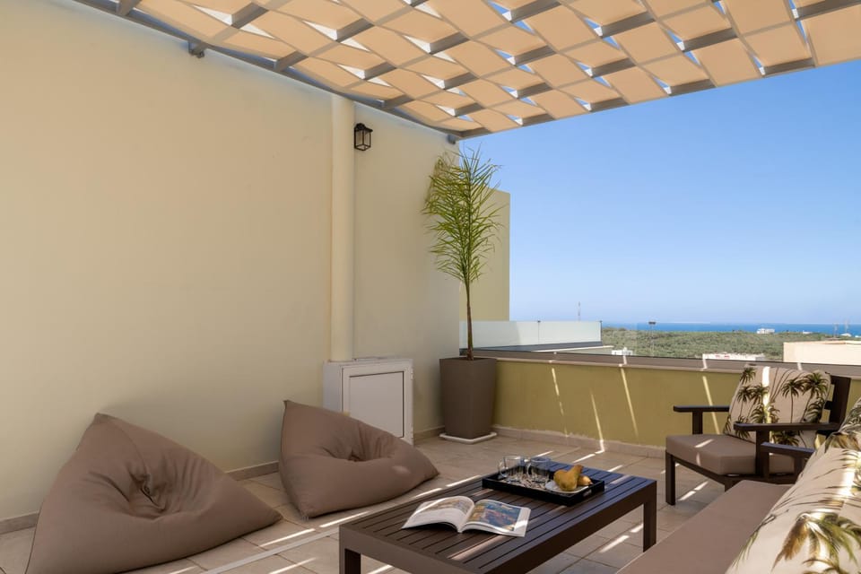 Day, Natural landscape, View (from property/room), Balcony/Terrace, Seating area, Dining area, Sea view