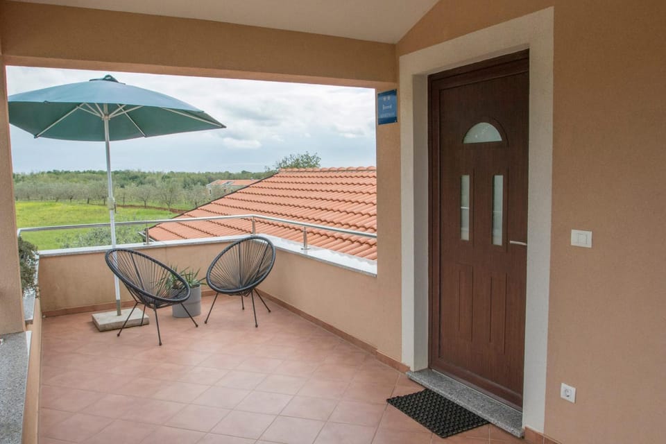 Balcony/Terrace, Decorative detail, Seating area