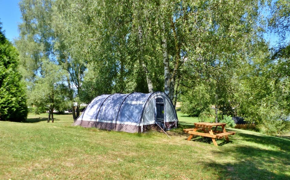 Domaine du Balbuzard Campground/ 
RV Resort in Auvergne-Rhône-Alpes