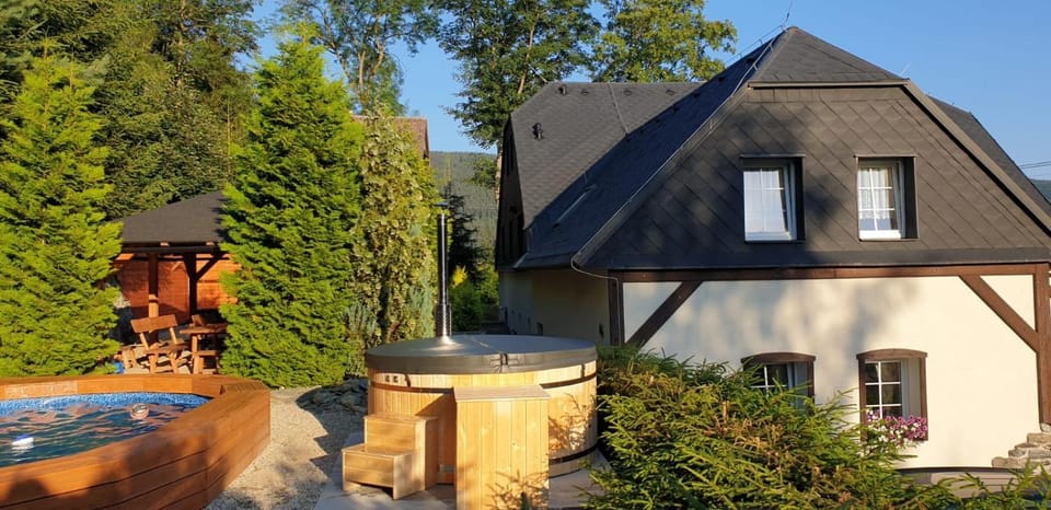 Hot Tub, Swimming pool