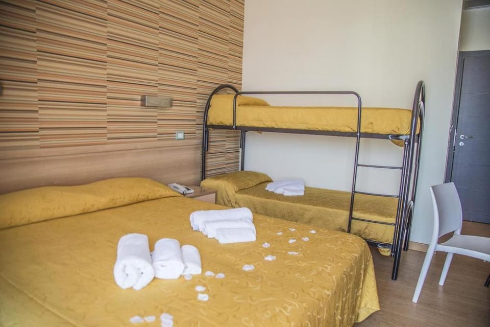 Bed, Photo of the whole room, Bedroom, bunk bed, towels